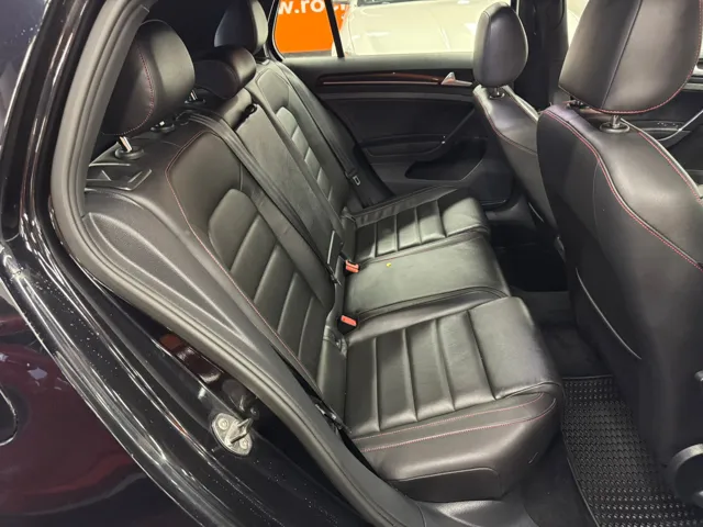 2015 Volkswagen Golf GTI SE photo 9