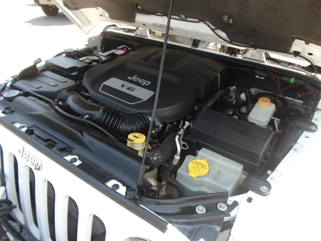 2015 Jeep Wrangler Unlimited Sahara - Photo 11