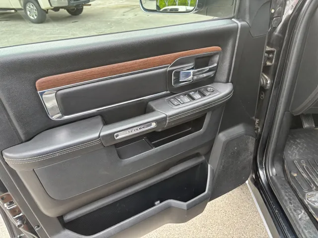 2017 Ram 1500 Laramie photo 25