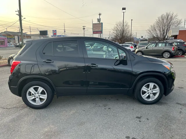 2020 Chevrolet Trax LS - Photo 4