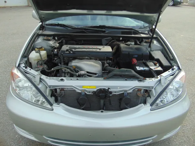 2004 Toyota Camry LE - Photo 3