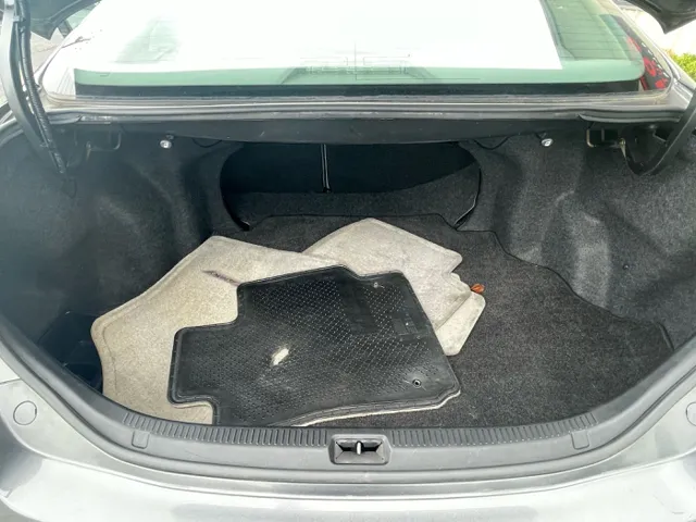 2010 Toyota Camry LE photo 10