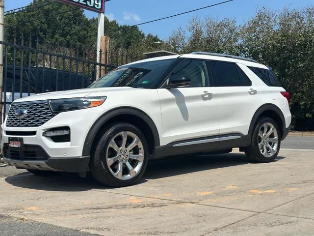 2020 Ford Explorer Platinum 4WD photo
