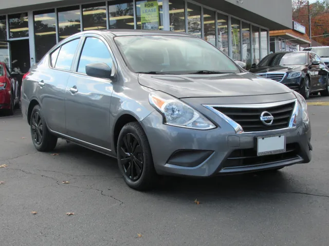 2018 Nissan Versa Sedan SV's photo