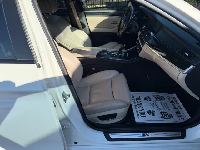 2012 BMW 5 Series 550i - Photo 25