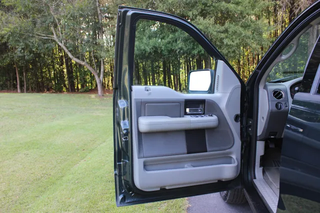 2004 Ford F-150 XLT - Photo 8