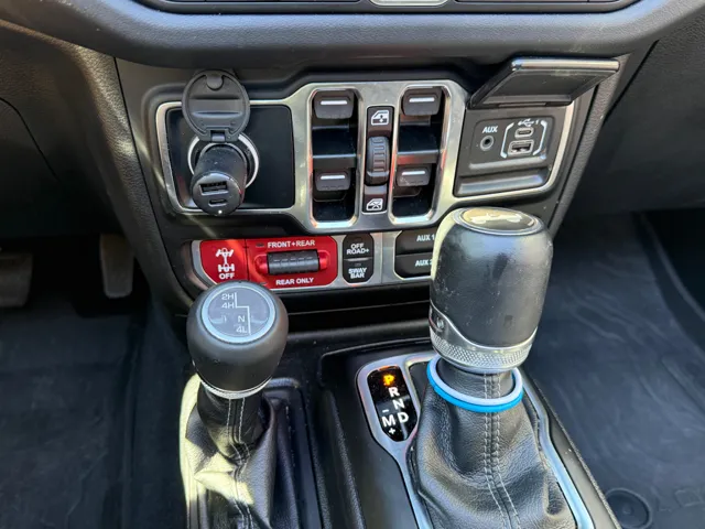 2024 Jeep Wrangler Rubicon photo 3