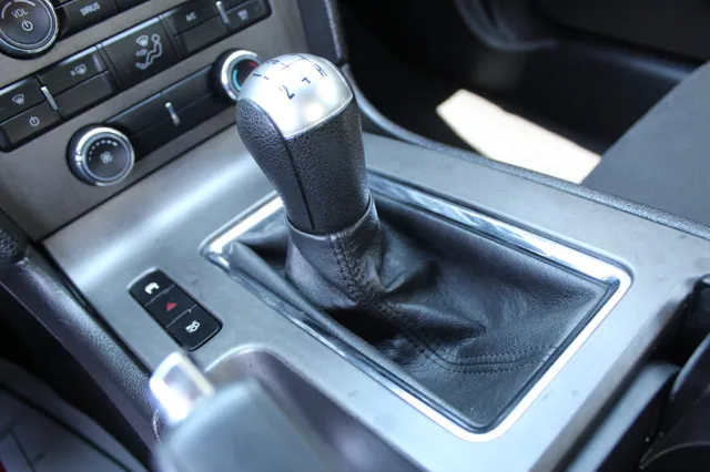 2010 Ford Mustang GT - Photo 14