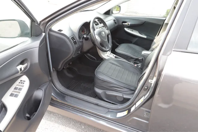 2010 Toyota Corolla LE - Photo 11