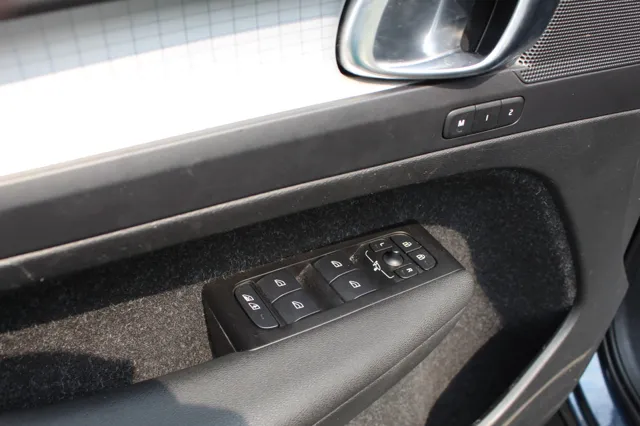 2021 Volvo XC40 Momentum photo 14