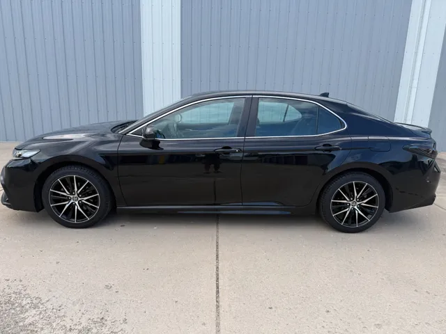 2021 Toyota Camry SE FWD photo