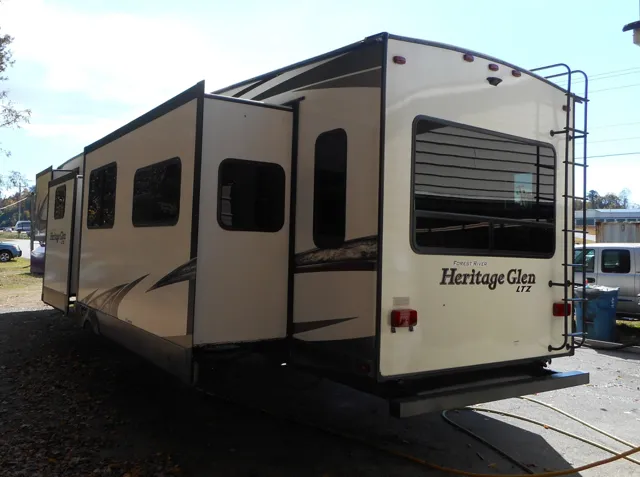 2018 Forest River Wildwood Laminated Towables photo 4