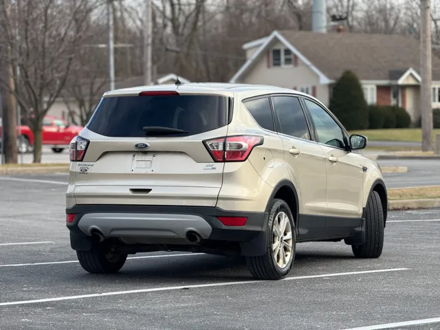 2017 Ford Escape SE - Photo 8