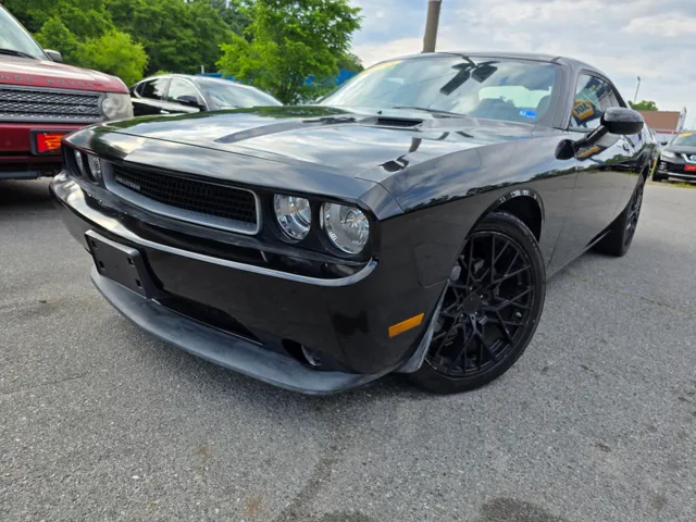 2013 Dodge Challenger SXT's photo