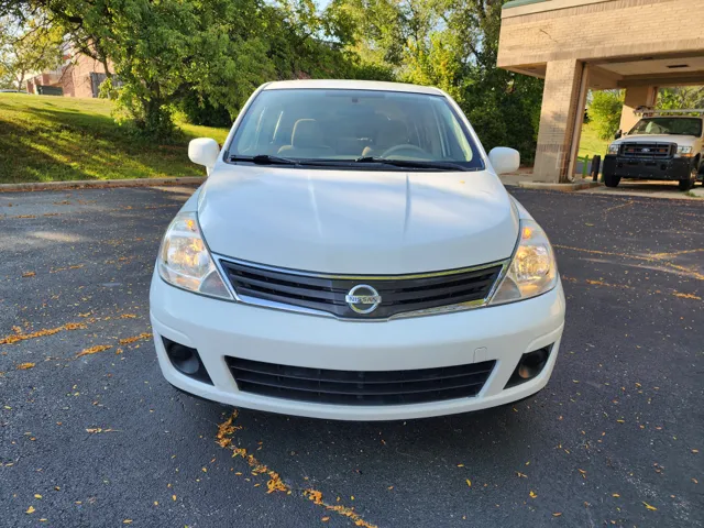 2010 Nissan Versa S photo 9