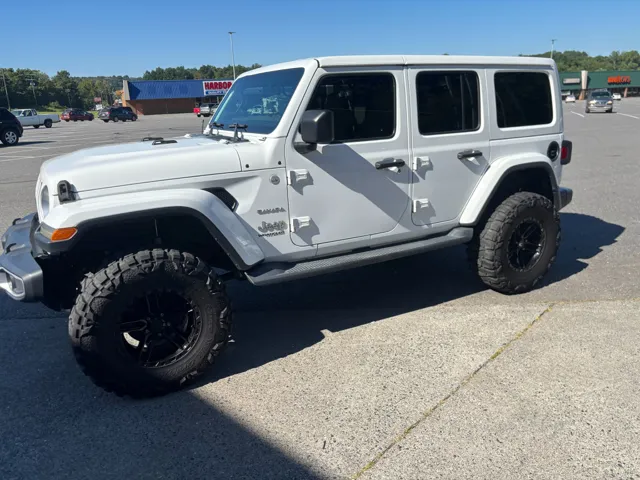 2018 Jeep Wrangler Unlimited Sahara photo 2