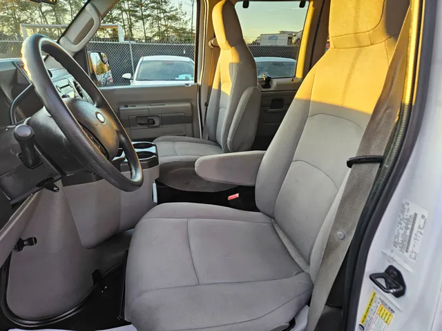 2013 Ford E-350 photo 4