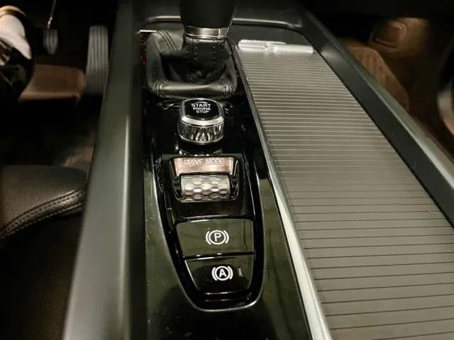 2019 Volvo XC60 Momentum - Photo 24