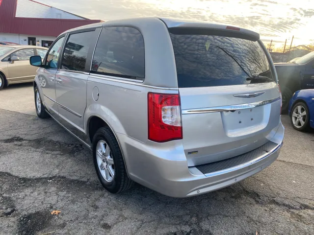 2012 Chrysler Town & Country Touring - Photo 22