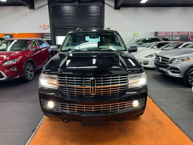 2013 Lincoln Navigator photo 2