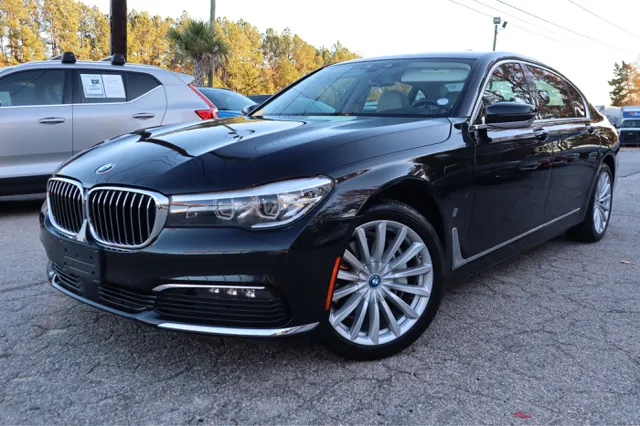 2018 BMW 7 Series 740e's photo