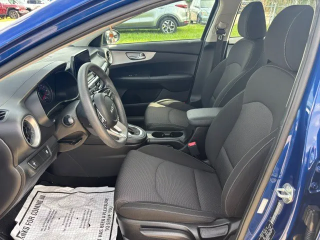 2023 Kia Forte LXS - Photo 7