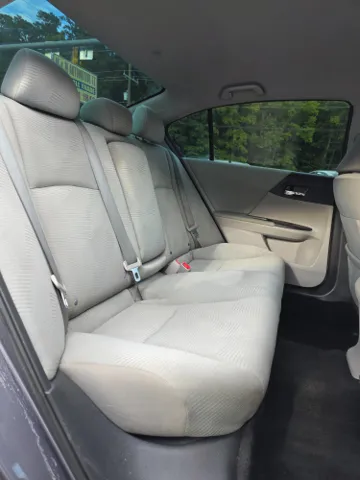 2017 Honda Accord LX - Photo 18
