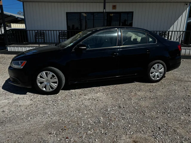 2011 Volkswagen Jetta SE photo 2