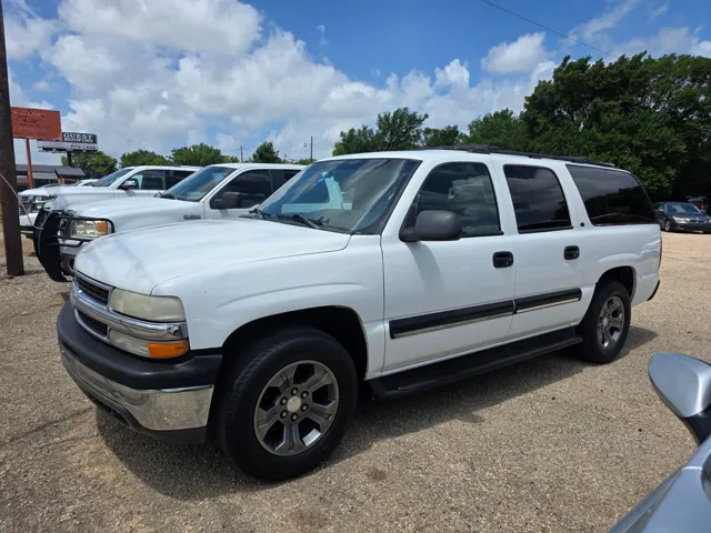 2002 Chevrolet Suburban 2WD 1500 Series LS's photo