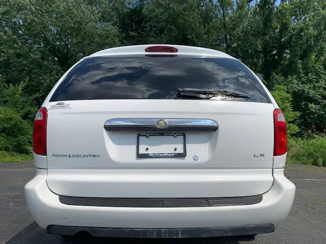 2006 Chrysler Town & Country LX photo 13