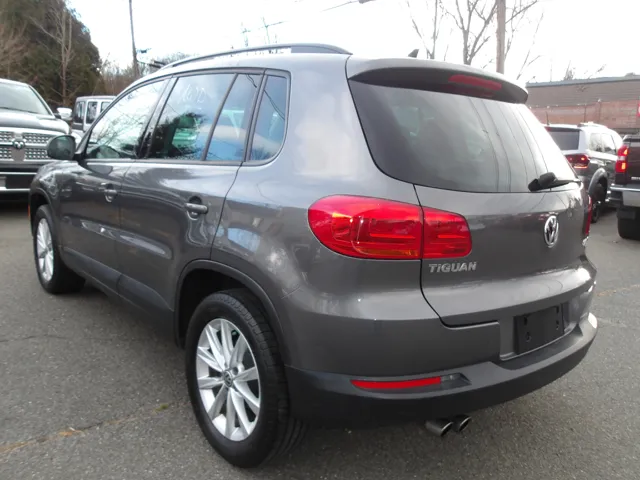 2015 Volkswagen Tiguan SE photo 2