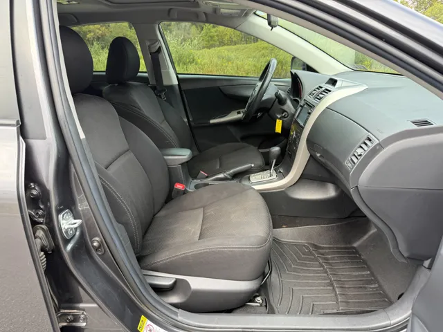 2013 Toyota Corolla S photo 14