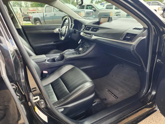 2012 Lexus CT 200h photo 16