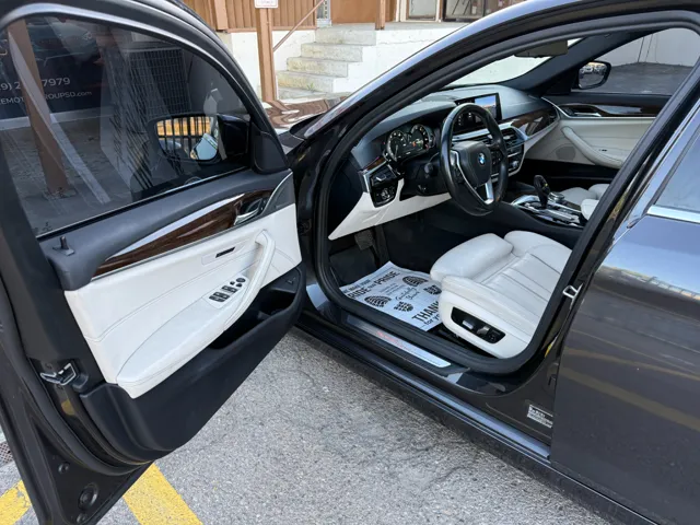 2017 BMW 5 Series 530i - Photo 38