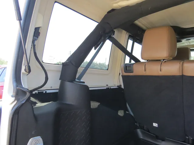2014 Jeep Wrangler Unlimited Sahara photo 13