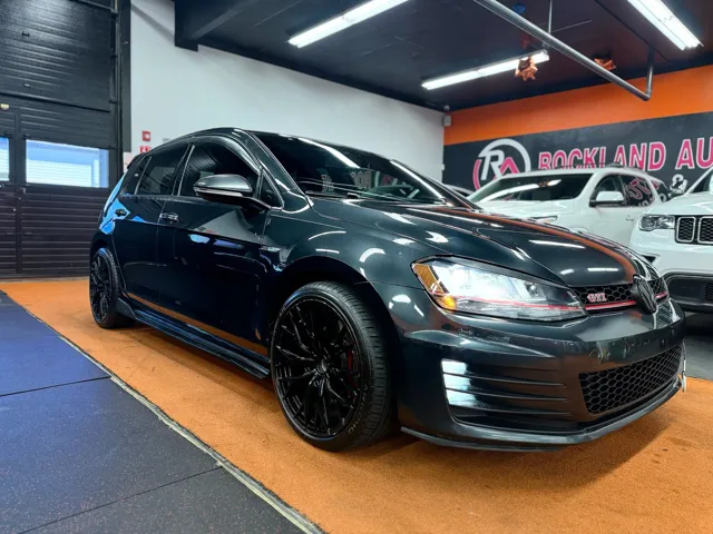 2017 Volkswagen Golf GTI 2.0T SE w/Performance Pk 4-door DSG's photo