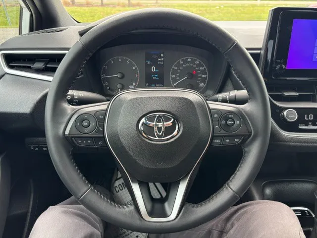 2023 Toyota Corolla SE - Photo 8