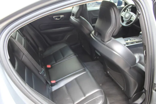2021 Volvo S60 R-Design Momentum photo 29