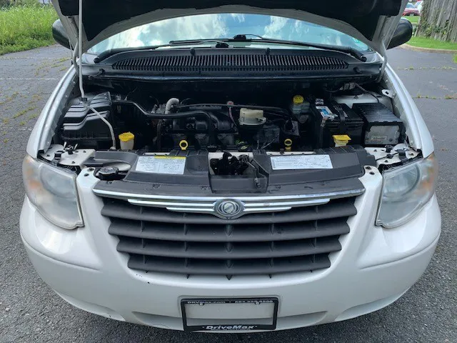 2006 Chrysler Town & Country LX photo 20