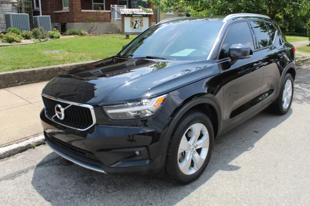 2022 Volvo XC40 Momentum