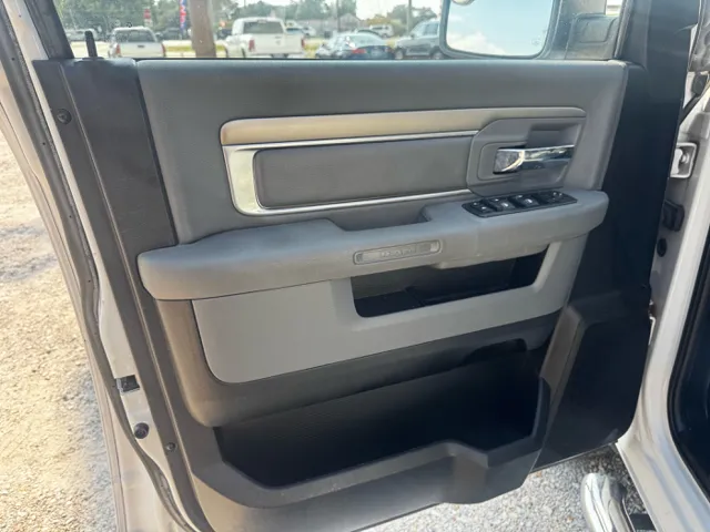 2013 Ram 1500 SLT photo 6