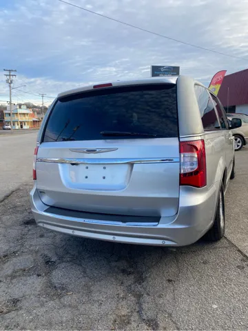 2012 Chrysler Town & Country Touring - Photo 21