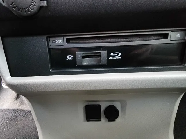 2015 Toyota Sienna XLE photo 23