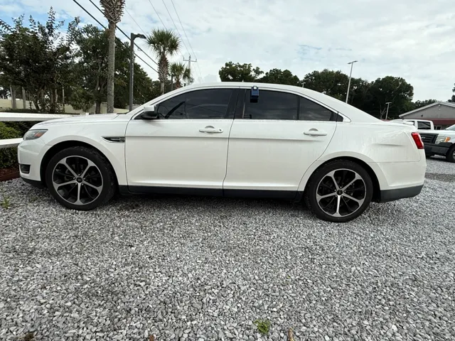 2015 Ford Taurus SEL's photo