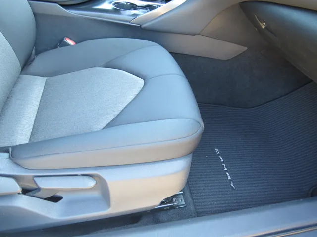 2019 Toyota Camry LE photo 5