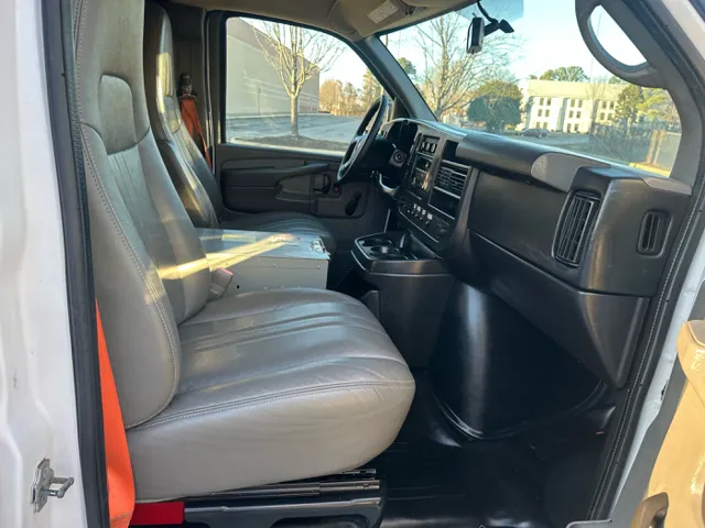 2013 Chevrolet Express Cargo Work Van - Photo 10