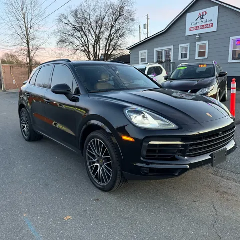 2019 Porsche Cayenne Base's photo