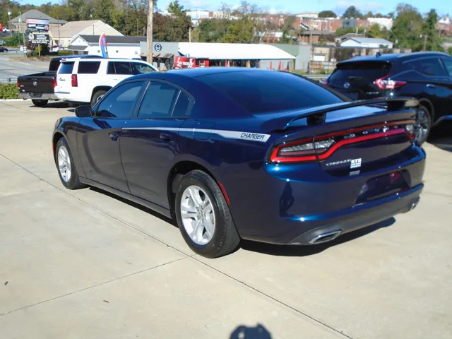 2017 Dodge Charger SE photo 4