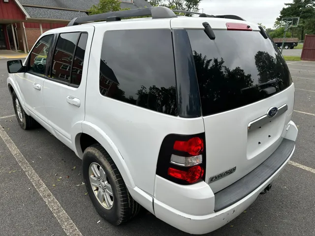 2010 Ford Explorer XLT photo 4