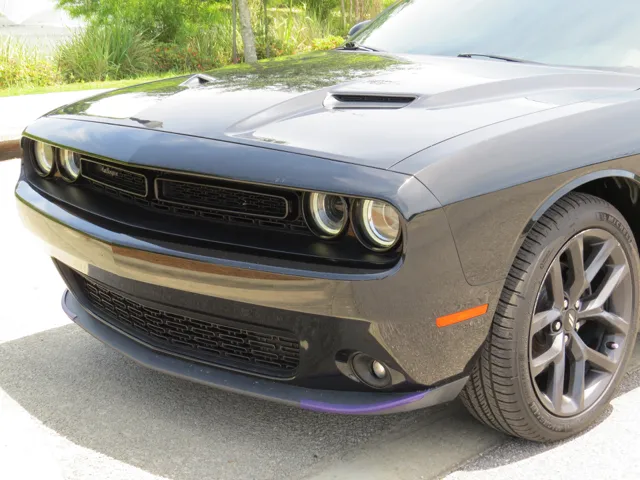 2019 Dodge Challenger SXT photo 3